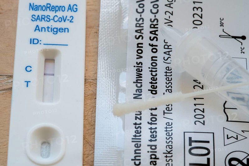Negative corona antigen rapid test, lay test, self-test, for the detection of SARS-CoV-2 infection, test result negative