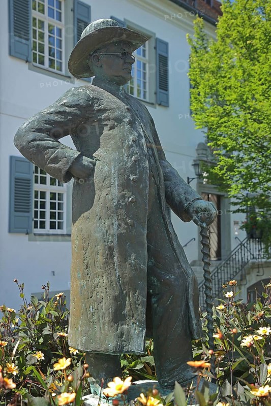 Monument to Heinrich Hansjakob with stick by sculptor Gerold Jäggle 2008, writer, politician, pastor, Hagnau, Obersee, Lake Constance, Lake Constance area, Baden-Württemberg, Germany, Europe