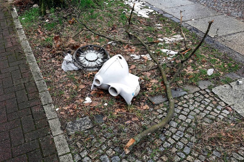 Toilet on a pavement, illegal waste disposal in the Berlin district of Wedding, 15.02.2024