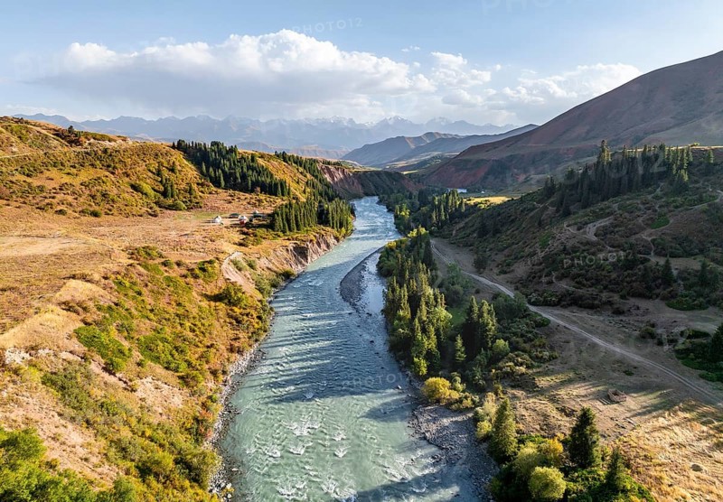 Mountain landscape with river in a narrow mountain valley in autumn, Little Naryn or Kichi-Naryn, Eki-Naryn Gorge, Naryn Province, Kyrgyzstan, Asia