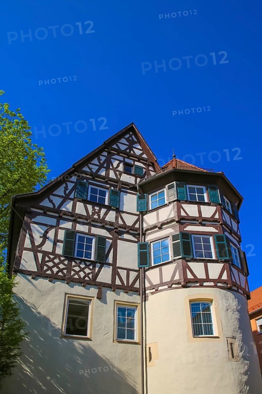 Building ensemble Münsingen Castle, today's vehicle registration authority, roof tiles, windows, shutters, half-timbering, historic buildings, architecture, Münsingen, Swabian Alb, Baden-Württemberg, Germany, Europe