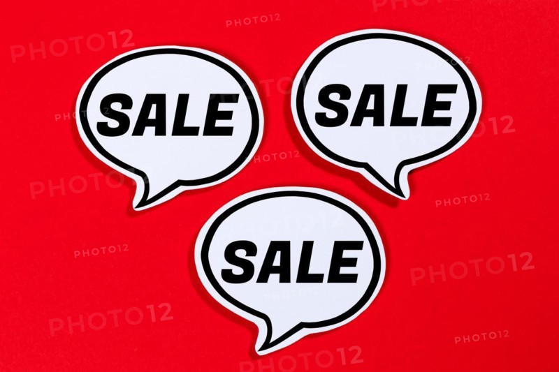 Sale offer when shopping in speech bubbles Communication business concept