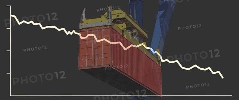 Composing with falling share price and a container as a symbol for a declining (world) economy
