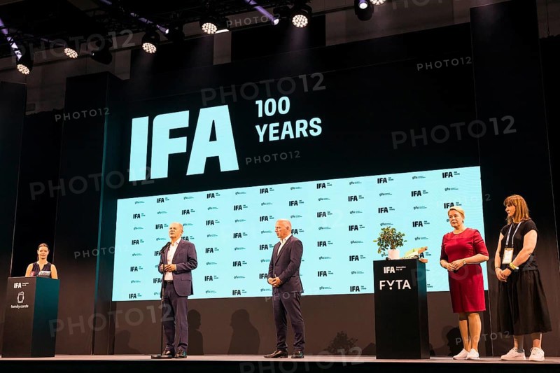 Olaf Scholz (Chancellor of the Federal Republic of Germany, SPD) gives a press statement after the press tour of the IFA (Internationale Funkausstellung) exhibition at the exhibition grounds, Berlin, 06/09/2024