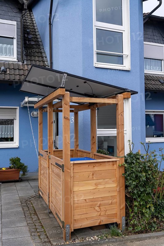 Detached house with various solar modules, in addition to solar panels on the roof of the house, plug-in solar modules are mounted on a dustbin box as a roof, Essen, North Rhine-Westphalia, Germany, Europe