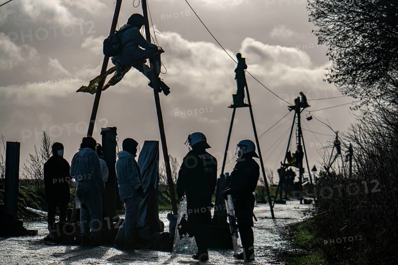 Beginning of the eviction of the Lützerath hamlet, camp of climate activists and squatters, at the Garzweiler 2 opencast lignite mine, by the police, Erkelenz, North Rhine-Westphalia, Germany, Europe