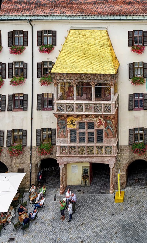Golden Roof, late Gothic oriel at the New Court, Innsbruck Old Town, Innsbruck, Tyrol, Austria, Europe