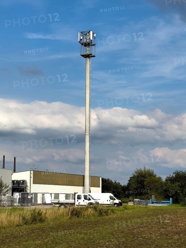 Mobile phone mast Transmitter mast with antenna system for 5G mobile phone mobile phone standard telecommunications, Germany, Europe