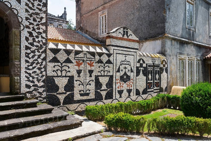 Detailaufnahme einer alten Mauer mit aufwändigen Mosaikmustern in einem historischen Gebäude, ehemaliges Klosters, Convento de Santa Cruz, Mata Nacional do Buçaco, National-Wald von Bussaco, Bucaco, Mealhada, Beira Litoral, Portugal, Europe