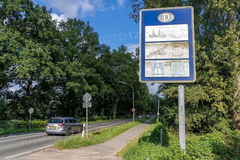 Green border, border crossing Siebengewald-Gaesdonck, south of Goch, without controls, between the Netherlands and Germany, faded border sign, North Rhine-Westphalia, Germany, Europe
