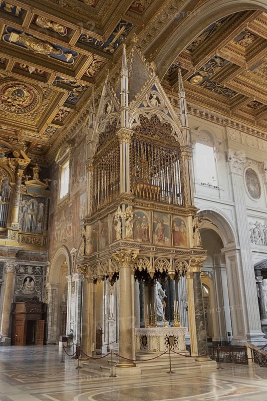 Transept with ciborium and papal altar, Lateran Basilica, Basilica San Giovanni in Laterano, Cathedral of the Diocese of Rome, Monti district, Rome Italy
