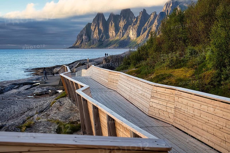 Coastal section Tungeneset, Devil's Teeth, Okshornan mountain range, Senja, Troms, Nord-Norge, Norway, Europe