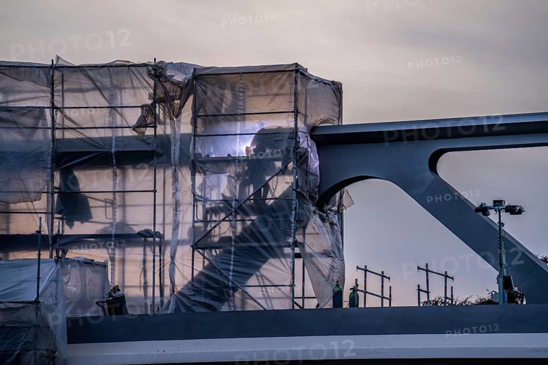 Welding work, during the construction of a 480 metre long bridge for the new U81 light rail line, over the Nordsternkreuz, over the A44 and the B8 at Düsseldorf Airport, the bridge sections are moved on 5 piers using the incremental launching method after assembly, North Rhine-Westphalia, Germany, Europe