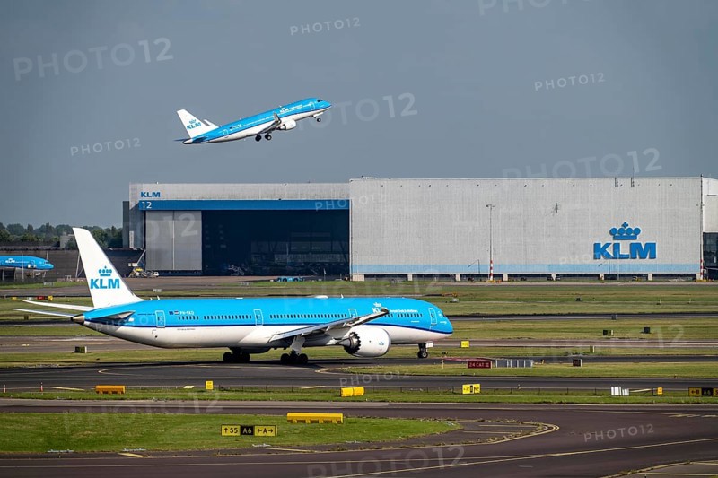 Amsterdam Schiphol Airport, aeroplanes on the taxiway, KLM aircraft taking off from the Aalsmeerbaan runway, apron, Amsterdam, Netherlands