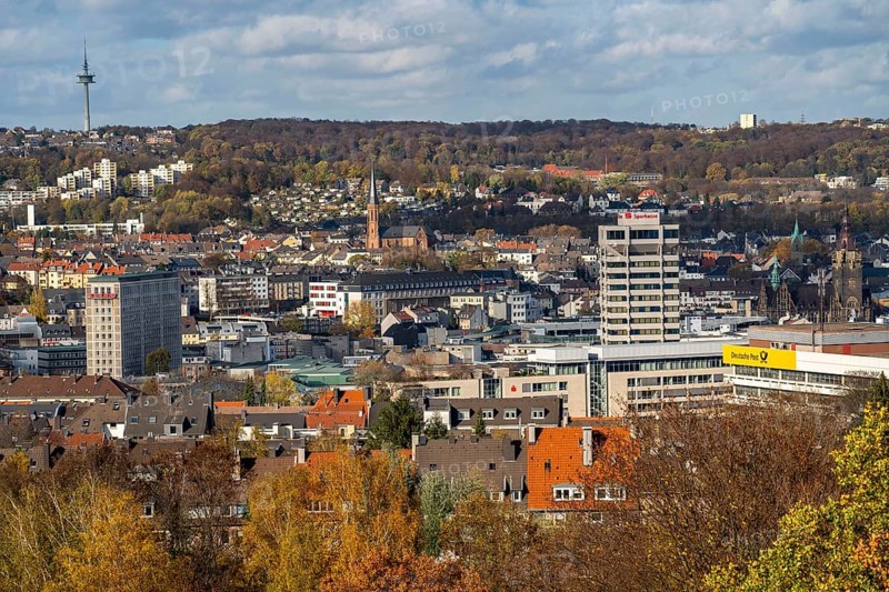 View over Wuppertal, to the north, city centre district Elberfeld, view over Nordstadt to Wuppertal-Katernberg, North Rhine-Westphalia, Germany, Europe
