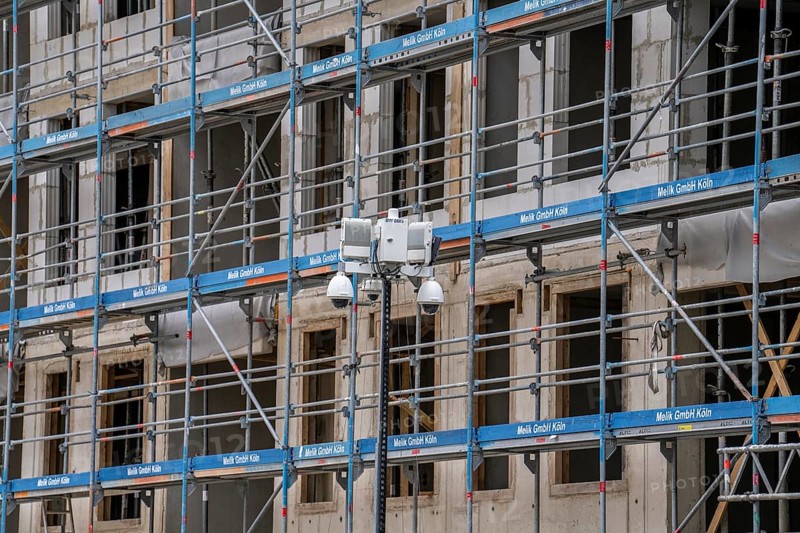 Large construction site, in Düsseldorf, construction of condominiums, shell construction, scaffolding, North Rhine-Westphalia, Germany, Europe