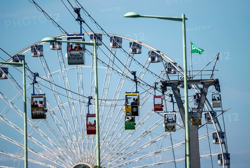 Rhine cable car, cabin above the Rhine, Ferris wheel at the zoo, Cologne, North Rhine-Westphalia, Germany, Europe