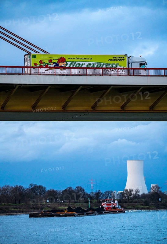 Beeckerwerther Brücke, motorway bridge, A42, truck, cargo ship on the Rhine, behind the STEAG coal-fired power plant Duisburg-Walsum, cooling tower, in Duisburg, North Rhine-Westphalia, Germany, Europe