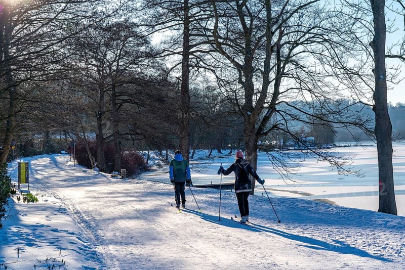 Winter in the Ruhr area, Lake Baldeney, snowy, partly frozen lake, Essen, cross-country skier, North Rhine-Westphalia, Germany, Europe