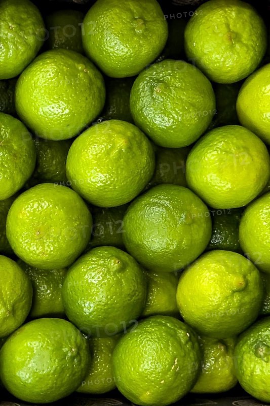 Lime (Citrus x latifolia) Lime citrus fruit without packaging loose piece in display of fruit trade greengrocer grocery grocery grocery grocer supermarket, Germany, Europe