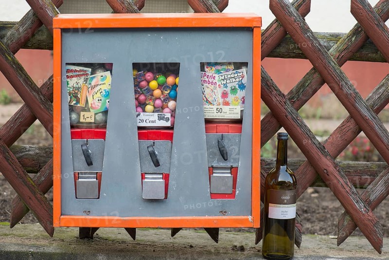 Chewing gum vending machine from the 1950s, Bavaria, Germany, Europe