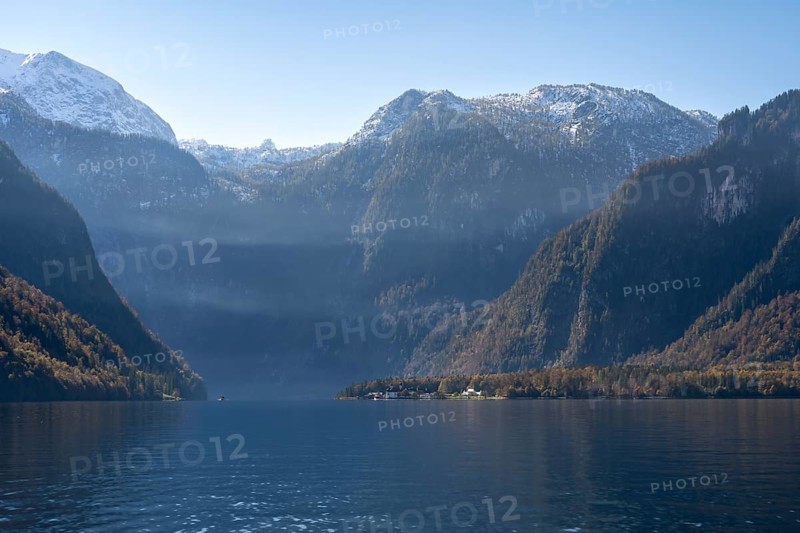 Königssee with Steinernes Meer, autumnal mountain landscape, Berchtesgaden National Park, Berchtesgadener Land, Upper Bavaria, Bavaria, Germany, Europe