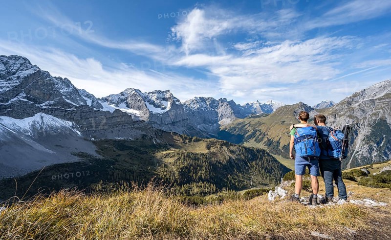 Two mountaineers, on a hiking trail, friendship on the mountain, mountain panorama with rocky steep peaks, view of summits Laliderspitze, Dreizinkenspitze and Spritzkarspitze, hike to the summit of Hahnkampl, Engtal, Karwendel, Tyrol, Austria, Europe