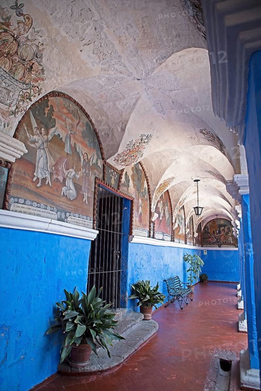 Cloister in the Convento Santa Catalina nunnery, Arequipa, Province of Arequipa, Peru, South America