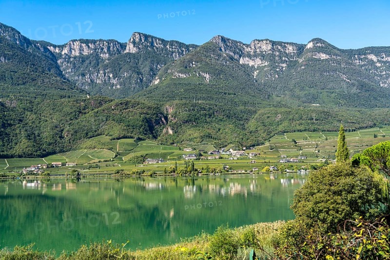 Lake Kaltern, near the village of Kaltern, in the Adige Valley in South Tyrol, one of the two warmest lakes in the Alps, bathing lake, surrounded by vineyards and apple orchards, Italy, Europe