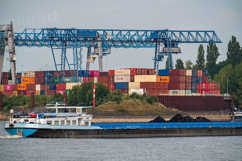 Rhine at Emmerich, extremely low water, Rhine level at 0 cm, tendency falling, reduced loaded coal freighter, in front of the Contargo Rhine-Waal-Lippe Container Terminal, North Rhine-Westphalia, Germany, Europe