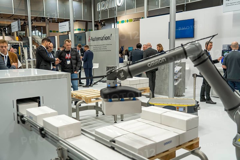 First day at Hannover Messe 2022, industrial trade fair, after a 2-year corona break, exhibition hall focussing on robotics, automation, plant engineering, Lower Saxony, Germany, Europe