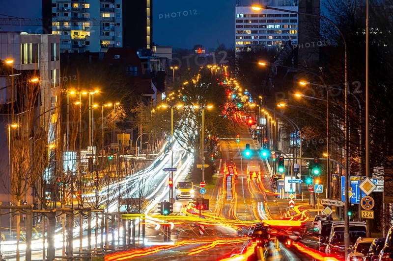 Evening city centre traffic, rush hour, Alfredstraße, B224, in Essen, Germany, Europe