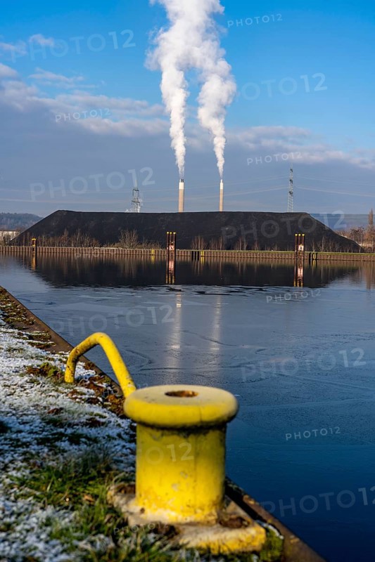 Coal stockpile, coal store, steam coal, for the STEAG Herne thermal power station, in the background chimneys of AGR Abfallentsorgungs-Gesellschaft Ruhr Area, on the Rhine-Herne Canal, Herne, North Rhine-Westphalia, Germany, Europe