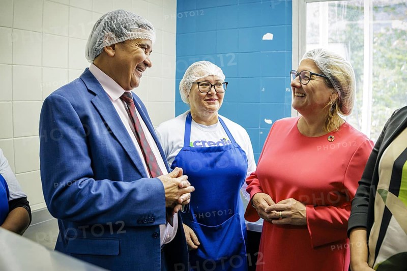 Svenja Schulze (SPD), Federal Minister for Economic Cooperation and Development, during a visit to the Social Aid Registration Centre (Centro Cadastro Unico) . Here with the Brazilian Minister for Social Development, Wellington Dias. Rio de Janeiro, 13.02.2013. Photographed on behalf of the Federal Ministry for Economic Cooperation and Development