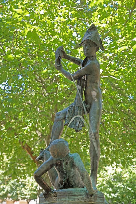 Sculpture Scuffling boys by Heinrich Apel 1975, two, children, boys, water games, water jets, shoe, lying, standing, detail, bronze, Wenigemarkt, Erfurt, Thuringia, Germany, Europe