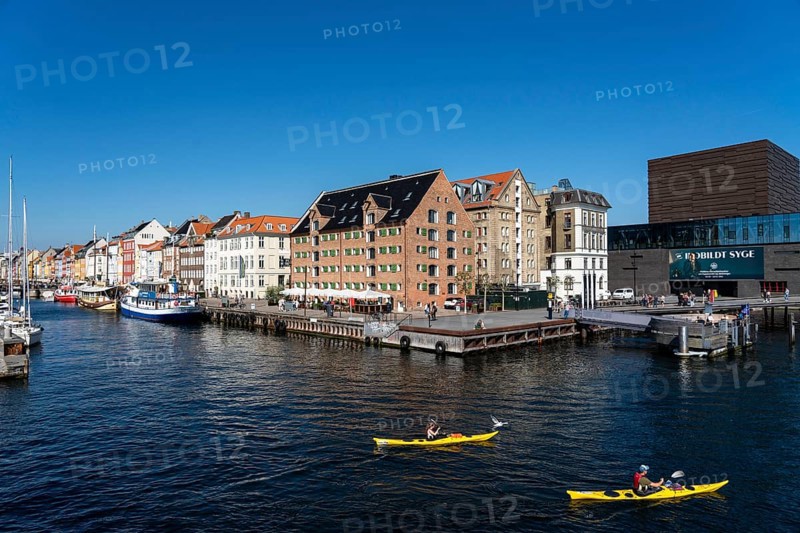 Nyhavn, in the Frederiksstaden district, Skuespilhuset theatre, harbour district with houses over 300 years old, promenade with many cafés, pubs, restaurants, canal, tourist attraction, Copenhagen, Denmark, Europe