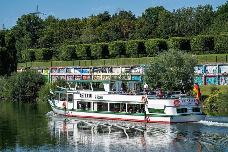The Nordsternpark, former site of the Nordstern colliery, graffiti wall, ship of the Weiße Flotte liner cruises on the Rhine-Herne Canal in Gelsenkirchen, North Rhine-Westphalia, Germany, Europe