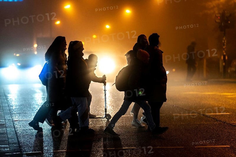 Pedestrian, darkness, city centre traffic, Rüttenscheider Straße, pedestrian crossing, traffic light, fog, autumn, winter, Essen, North Rhine-Westphalia, Germany, Europe