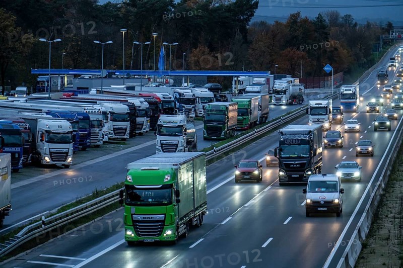 Rest area Ohligser Heide West, on the A3 motorway, direction Cologne, near Solingen, full truck parking spaces, North Rhine-Westphalia, Germany, Europe
