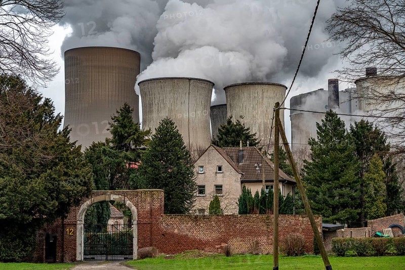 Lignite-fired power station, RWE Power AG Niederaußem power station, Auenheim district, directly at the power station, belongs to Bergheim, North Rhine-Westphalia, Germany, Europe
