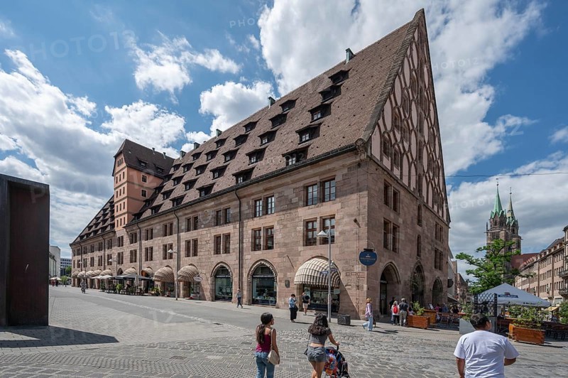 Historic toll hall, built 1498-1502, former granary, Hallplatz 2, Nuremberg, Middle Franconia, Bavaria, Germany, Europe