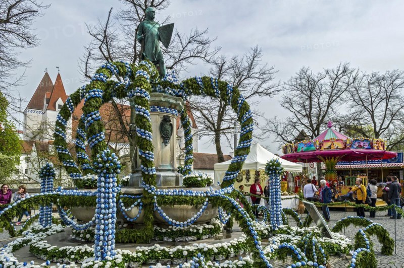Hand-painted Easter eggs, decorated Easter fountain, Ludwigsbrunnen with statue of Emperor Ludwig IV the Bavarian, Easter market in front of Ingolstadt Castle, Ingolstadt, Upper Bavaria, Bavaria, Germany, Europe