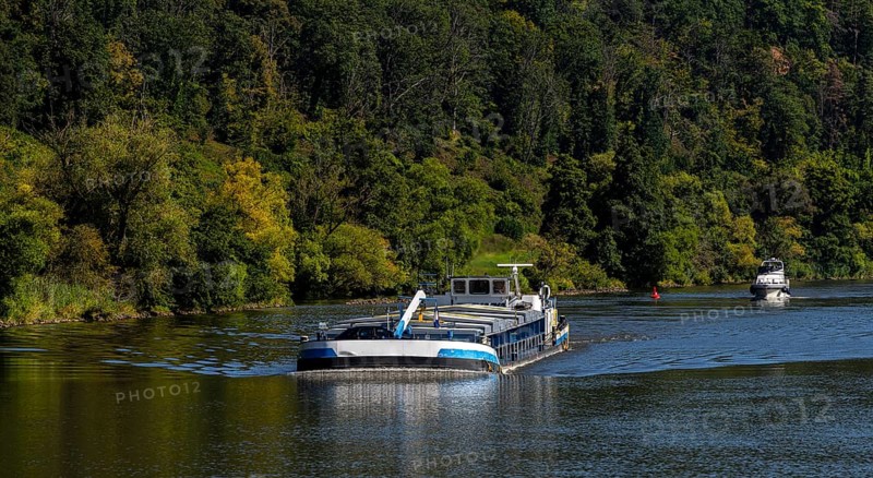 Shipping, barges on the Main near Freudenstadt, Lower Franconia, Bavaria, Germany, Europe