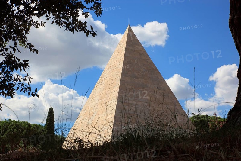 Cestius Pyramid, Pyramid of Caius Cestius, Piramide Cestia, Piramide di Caio Cestio, Tomb of the Roman praetor and tribune Gaius Cestius Epulo, Rome, Italy, Europe