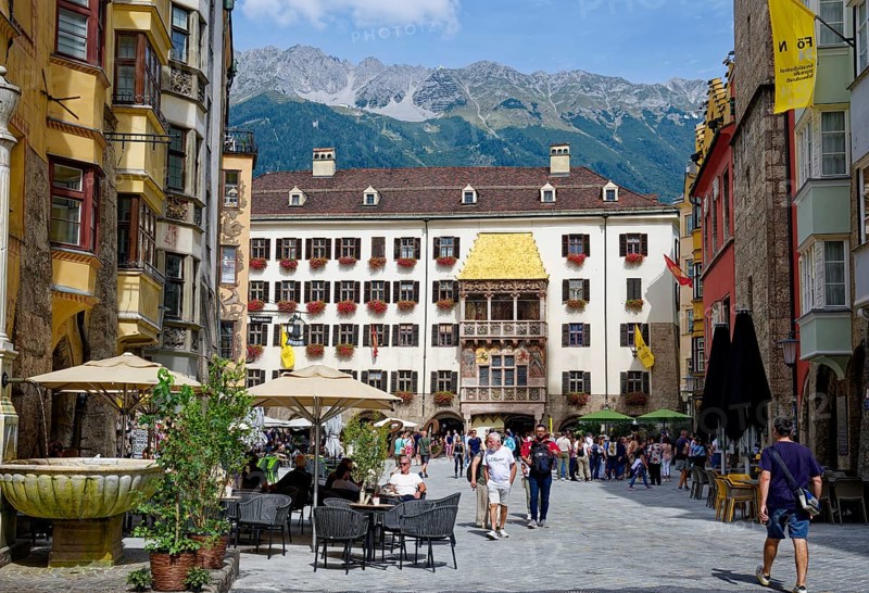 Golden Roof, late Gothic oriel at the New Court, Innsbruck Old Town, Innsbruck, Tyrol, Austria, Europe