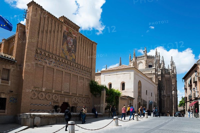 Pedestrian zone in Toledo with historic buildings and a Gothic church under a blue sky, art school, University of San Juan de los Reyes and Franciscan monastery, Toledo, Castilla-La Mancha, Spain, Europe