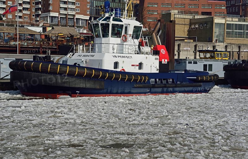 Europe, Germany, Hamburg, St, Pauli, Harbour tugboat at the pier in the drift ice, Hamburg, Hamburg, Federal Republic of Germany, Europe
