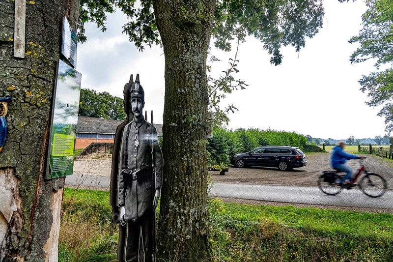 The so-called Green Border, at the former border crossing Grenzweg near Straelen-Kastanienburg and NL Velden, between Germany and the Netherlands, adventure trail for children, the Smugglers' Trail, North Rhine-Westphalia, Germany, Europe