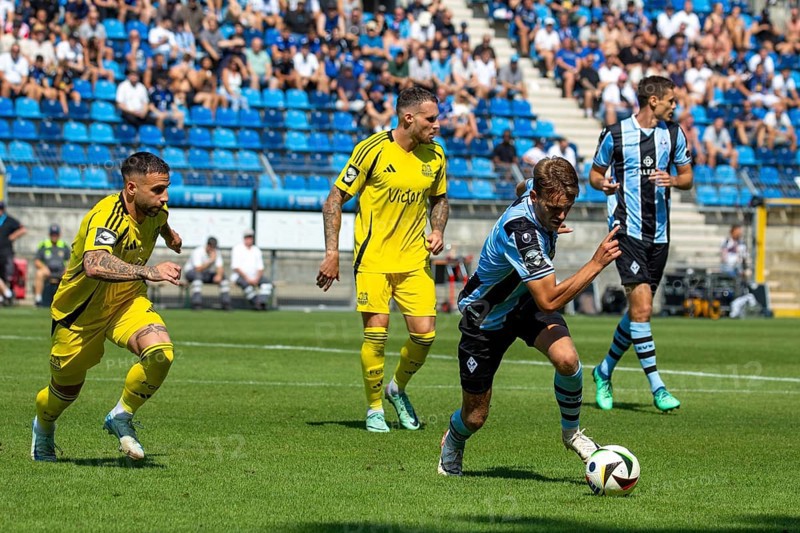 Football 3rd division, season 2024/25, matchday 4: Waldhof Mannheim vs. 1. FC Saarbrücken. On the ball: Nicklas Shipnoski (7, Waldhof Mannheim)