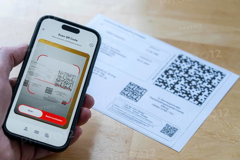 Symbolic image of an e-prescription, prescription issued by a doctor, with QR code, is scanned using a mobile phone and a special app, the code is then shown in the pharmacy and the prescription, which is stored on an IT server, can be retrieved there in conjunction with the health card